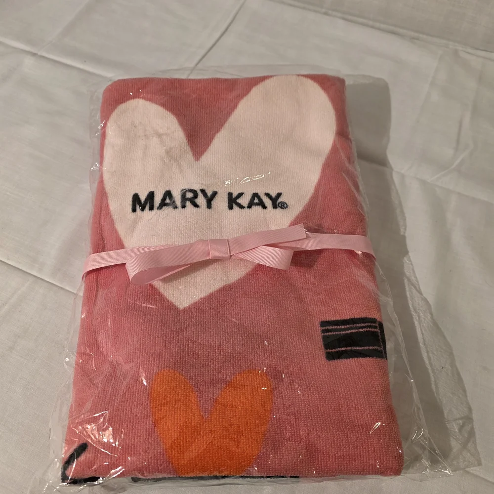 Mary Kay Pink Hearts Special Edition Plush Beach Bath Towel 30